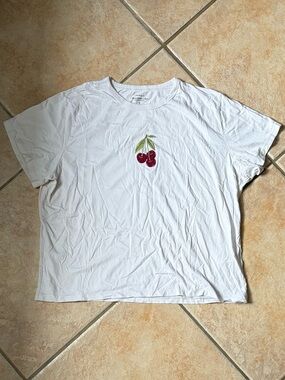 Abercrombie & Fitch White Cherry Graphic Tee | Skimming Tee | Size XL